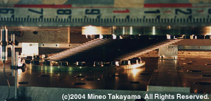 写真3 圧縮破断試験の状況(500−3.75×26試験体)